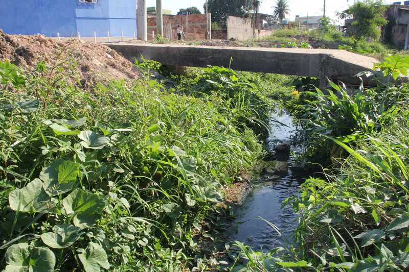 Esgoto não recebe tratamento no bairro Jardim Shangrilá