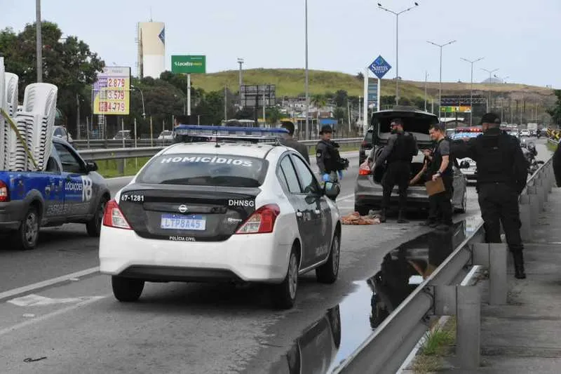 Imagem ilustrativa da imagem Homem matou namorada e se entregou à polícia por ordem do tráfico