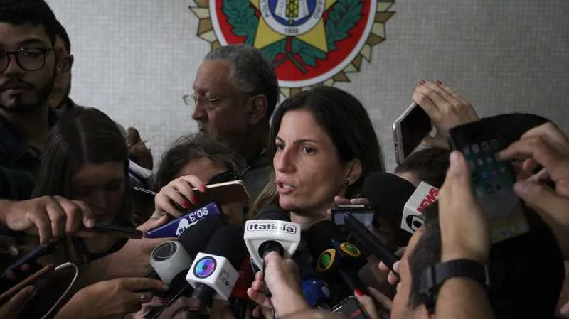 Delegada da DHNISG, Barbara Lomba, ainda tenta apreender celulares para esclarecer o crime