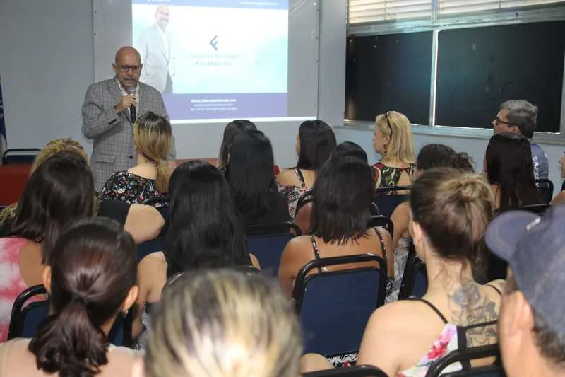 O psicanalista Lenilsom Ferreira é mestre em Educação