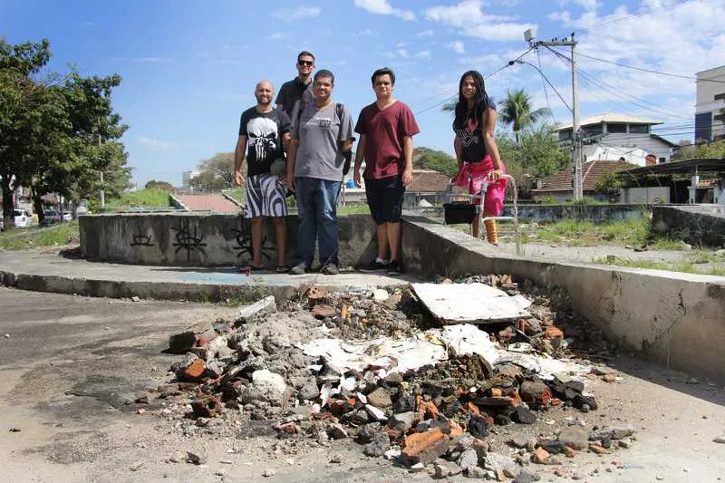 Imagem ilustrativa da imagem Grupo se reúne para reformar praça Chico Mendes, em São Gonçalo