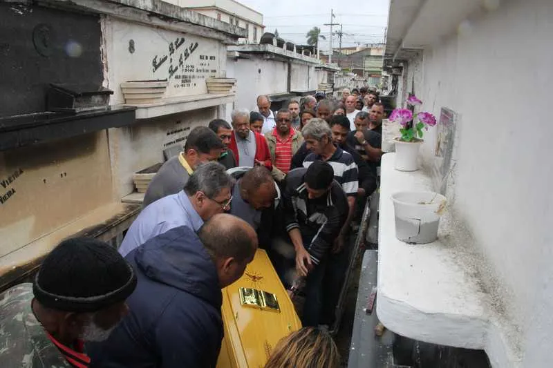 Amigos e familiares se despediram de Marcelo Batata, na tarde de hoje (5)