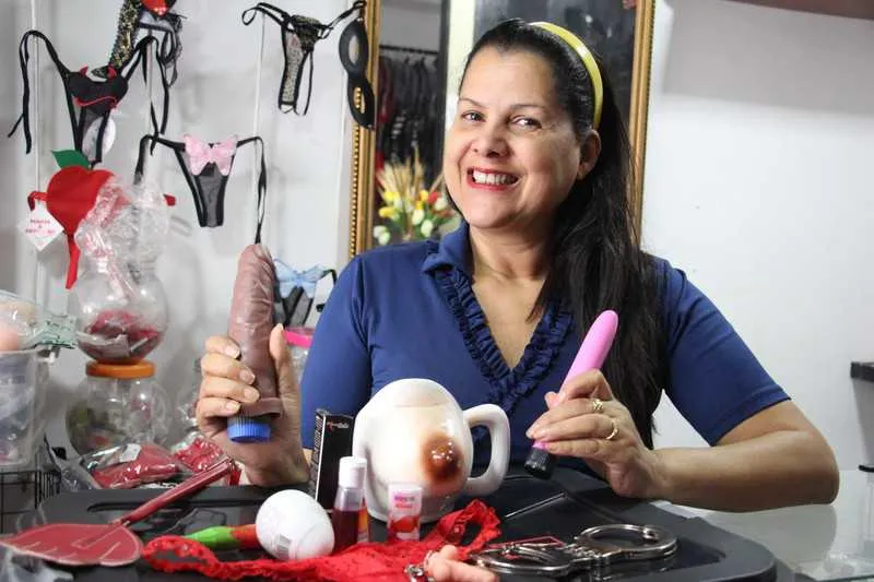 Karoll Santos trabalha com produtos sexuais há quase 15 anos no Alcântara
