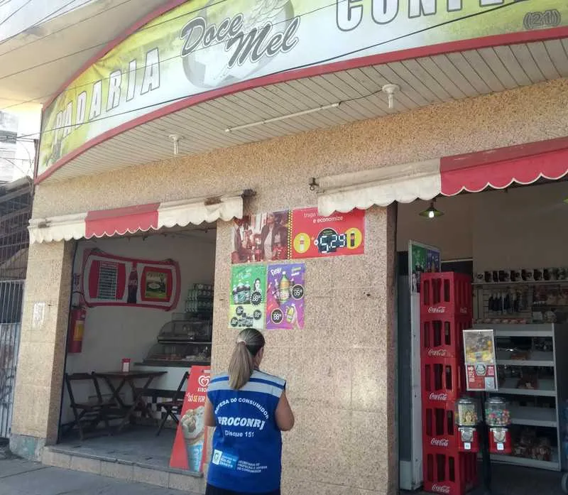 Além das irregularidades que ainda não tinham sido corrigidas, os fiscais encontraram novos problemas no estabelecimento