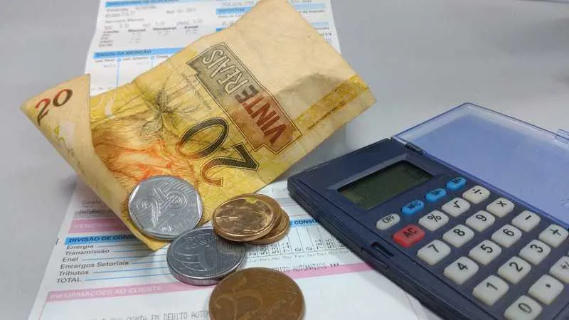 A justificativa do aumento este mês se deve ao período de seca nas principais bacias hidrográficas