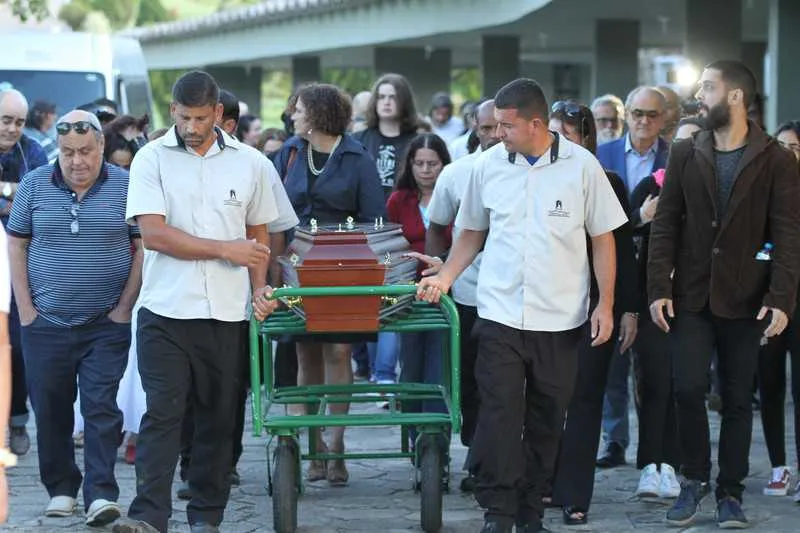 O corpo do artista foi sepultado no Parque da Colina 