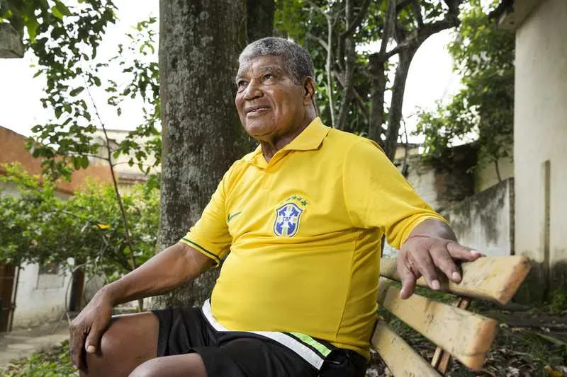 Jair Marinho mora em Niterói há muitos anos e relembra títulos