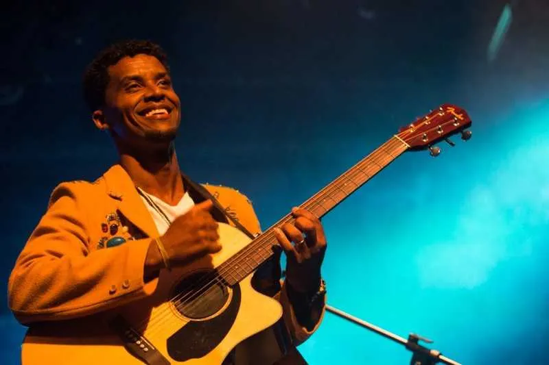 Show acontece no Teatro Popular 