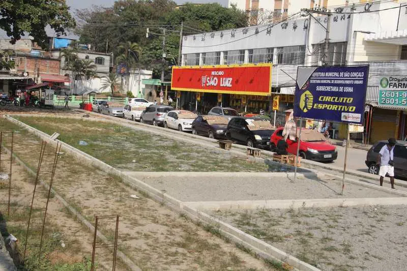 Obras foram inciadas em 2018 mas estão parada há meses, o que preocupa os moradores