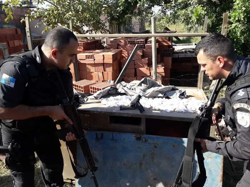Policiais atuaram em três bairros