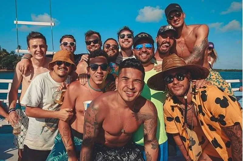 Neymar e seu grupo de amigos, os "parças"