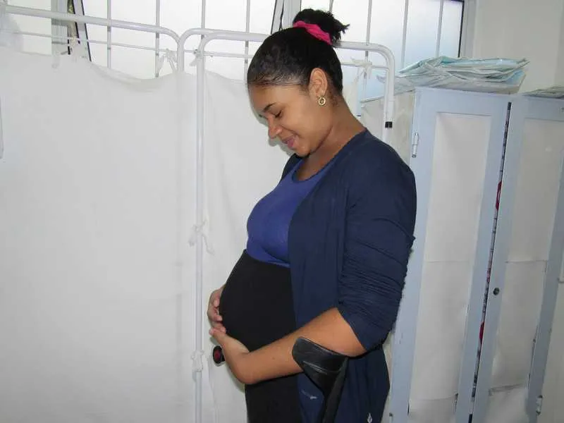 Gabriela descobriu a gravidez no quinto mês.
