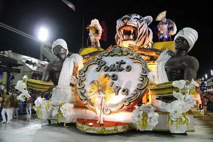 Evento acontece hoje na quadra da escola com cinco sambas