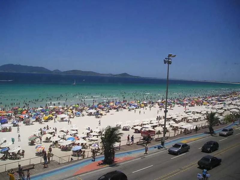 Em 2018, foi proibido o uso de qualquer tipo de material inflamável nas praias de Cabo Frio