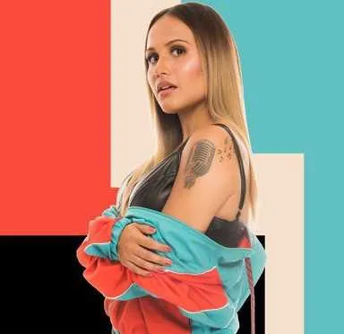 Priscilla Campos canta sucessos da dupla
