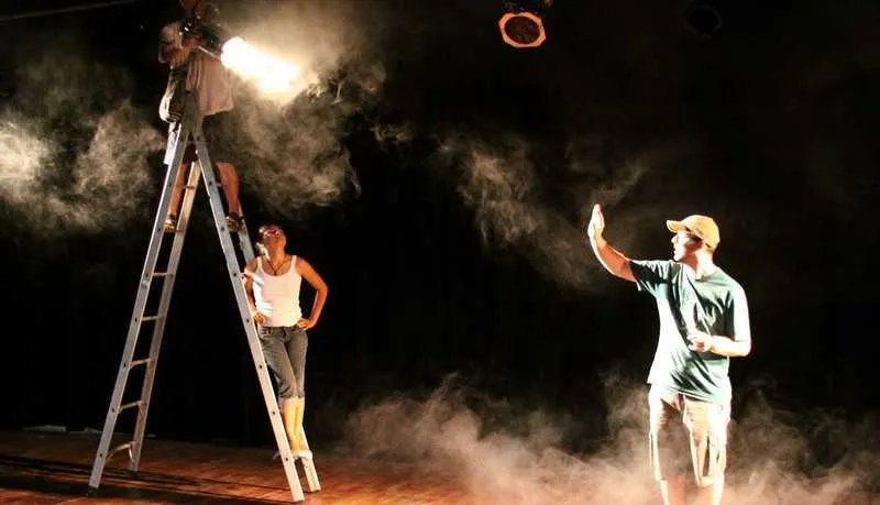 O Projeto Bastidores faz parte da Fundação Rio das Ostras de Cultura.