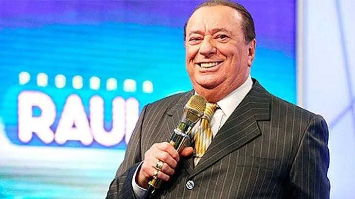 Imagem ilustrativa da imagem Raul Gil é internado com arritmia cardíaca em SP