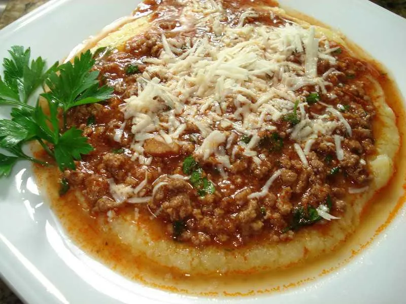 Festa oferece angu à baiana, doces, salgados, churrasco, pizza, entre outras delícias