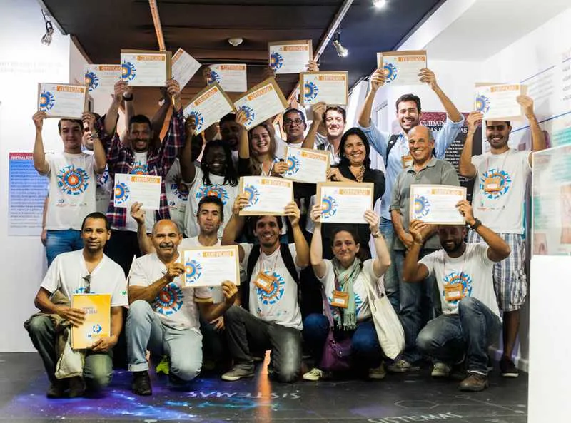 Os cursos são gratuitos, com carga horária  de 24 hora