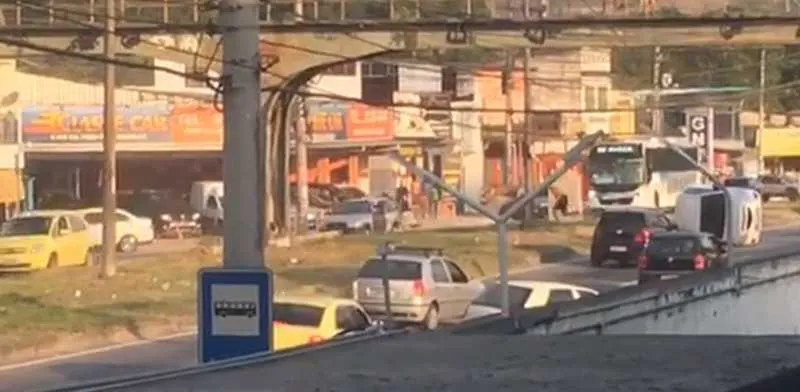 Acidente aconteceu na altura do Arsenal, em São Gonçalo