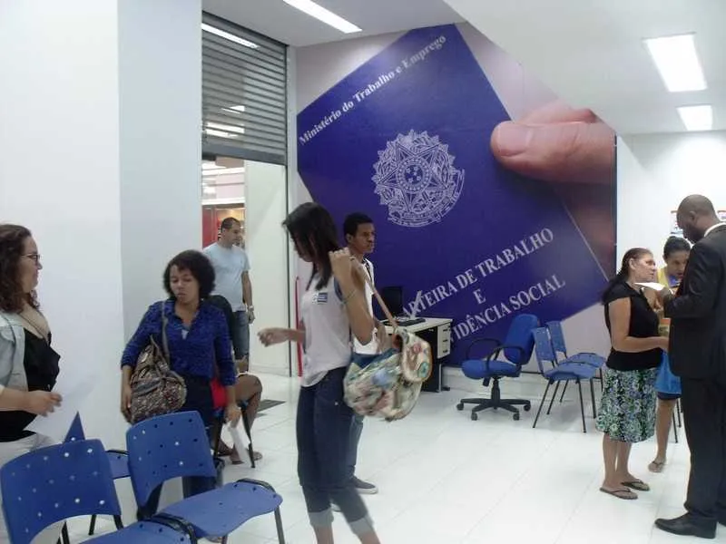 5.927 pessoas foram contratadas nos últimos 12 meses