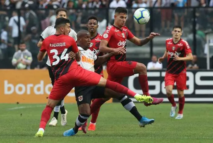 Equipe busco empate e teve gol anulado pelo VAR