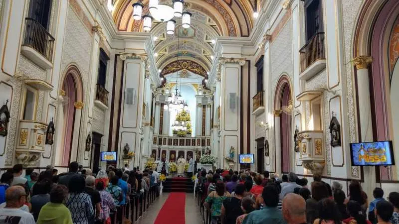 Catedral do Centro da cidade terá missas de hora em hora nesta segunda