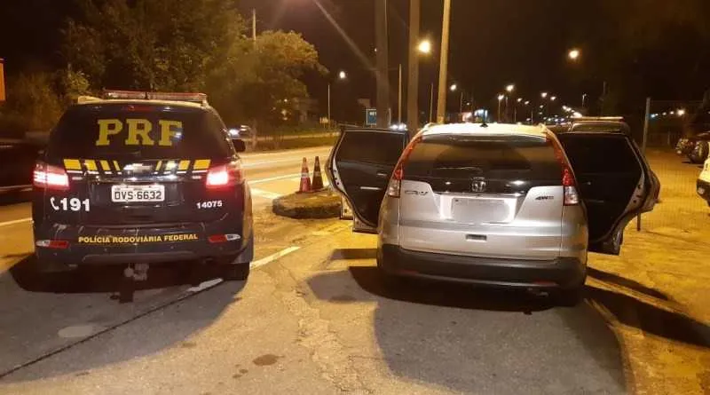 Imagem ilustrativa da imagem Polícia Rodoviária Federal apreende veículo clonado em Rio Bonito