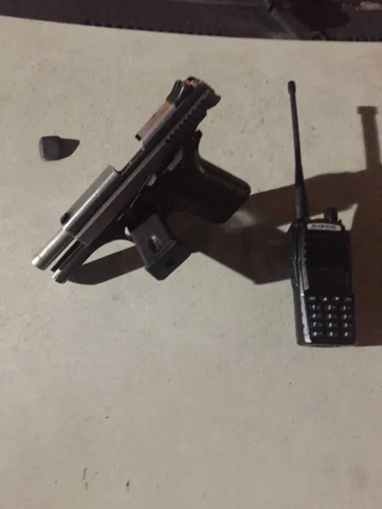 Com o homem foi apreendida uma pistola