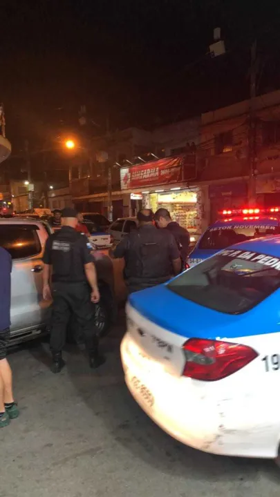 Um veículo roubado foi recuperado