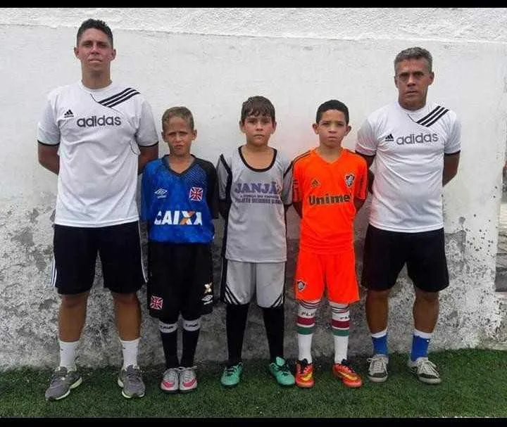 Raphael Cabral, que também já foi jogador, atualmente auxilia o pai a revelar novos talentos  