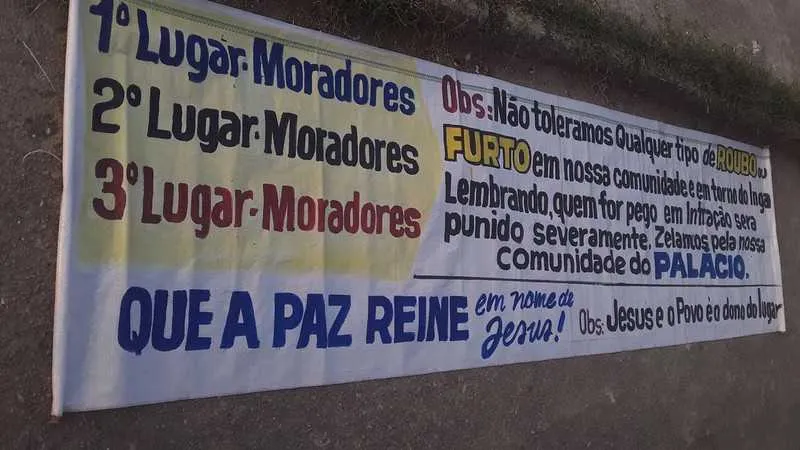 Cartaz ainda traz ameaças a quem desobedecer