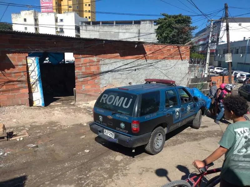 Desapropriação de imóveis e lojas na Rua Elvis Presley, no Alcântara. 