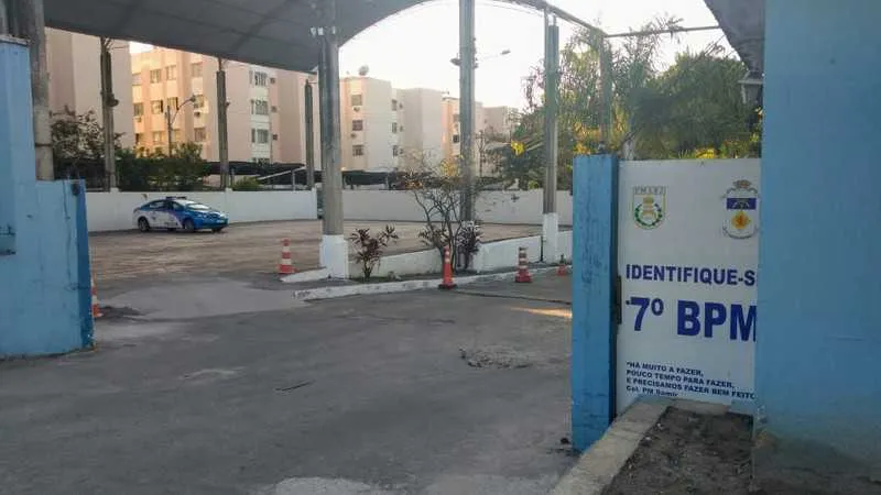 Portão foi retirado pelo novo comandante