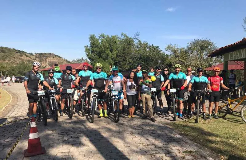 Cerca de 30 ciclistas participaram 