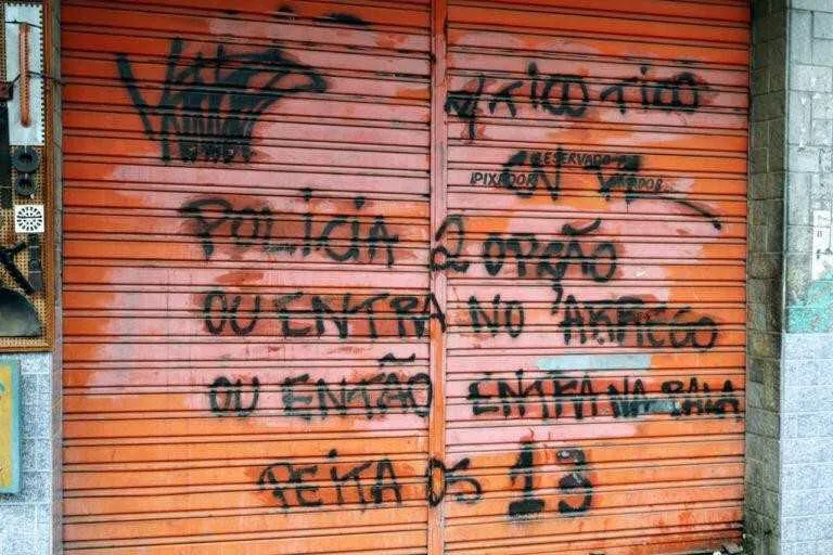 Além das pichações, traficantes fazem provocações pelas redes sociais