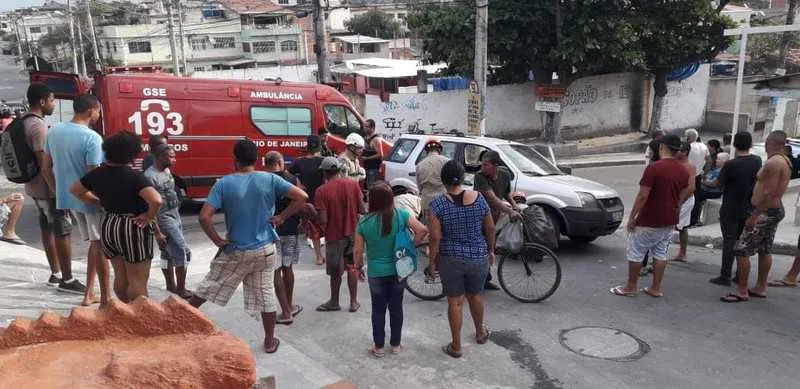 Grave acidente entre um carro e uma moto no último domingo (01) na rua Luiz da Mota 