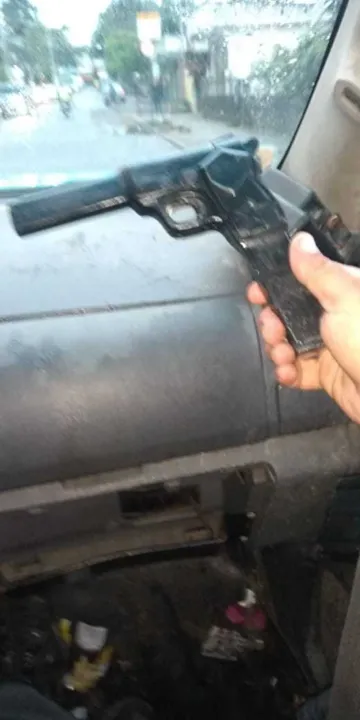 O preso e os jovens apreendidos foram levados para a 79ª DP (Jurujuba). 

