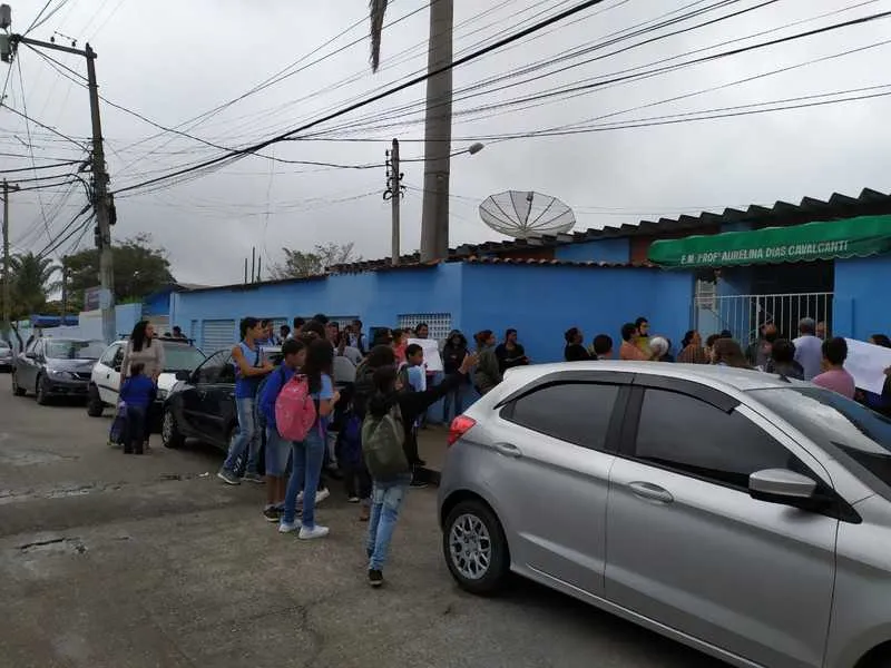 Protestos continuarão sendo feitos até o motivo da exoneração ser esclarecido
