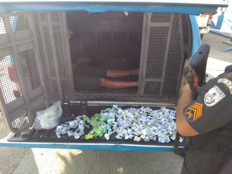 O preso e o material apreendido serão encaminhados para a 79ª DP (Jurujuba). 

