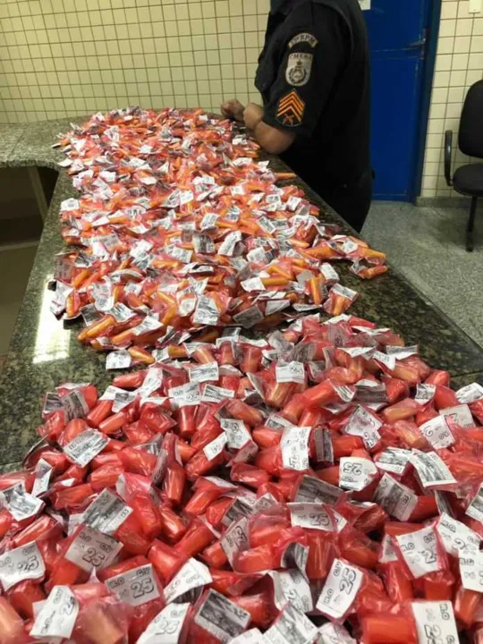 Mais de 1600 pinos de cocaína foram encontrados dentro de carro na BR-101