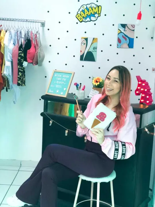 Dona da Loja Tretti, Amanda Morbeck decorou o seu negócio com objetos transformados por ela