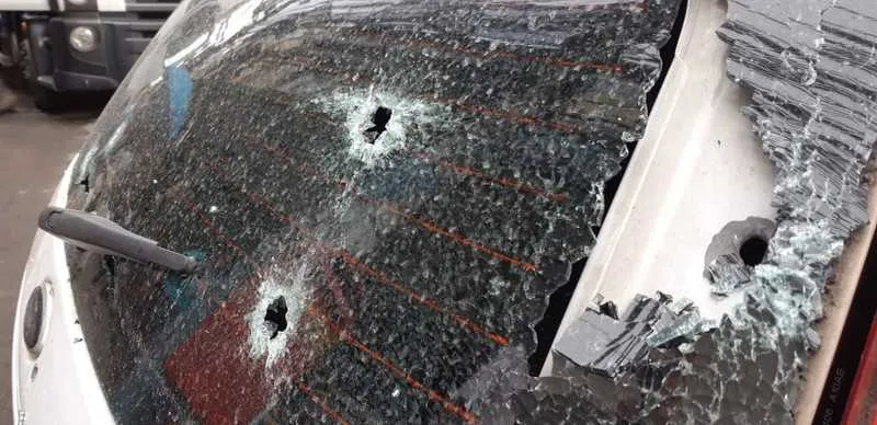 Carro utilizado pelos criminosos foi apreendido na ação 
