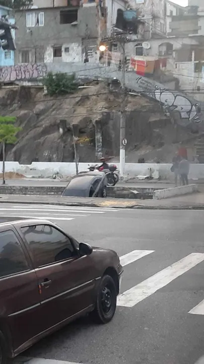 Acidente aconteceu por volta das 5 horas da manhã