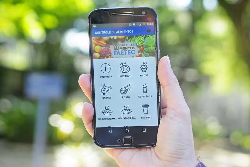 No aplicativo é possível verificar os alimentos disponíveis e a quantidade 
