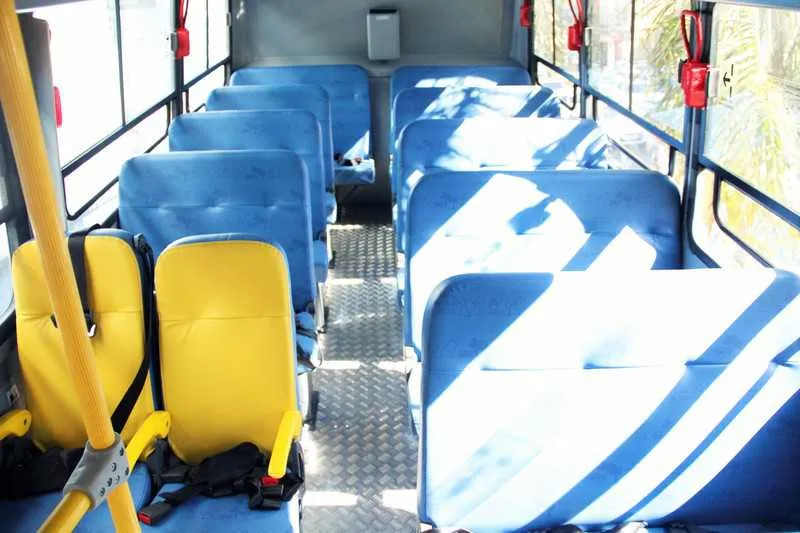 Os veículos são adaptados a pessoas com necessidades especiais