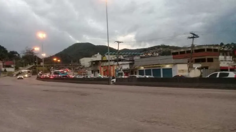 Viatura foi atingida na lateral por veículo de passeio