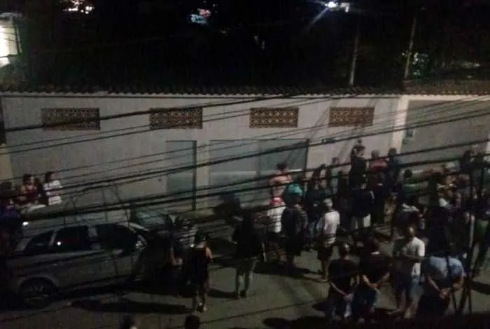 Vítimas estavam sentadas na calçada