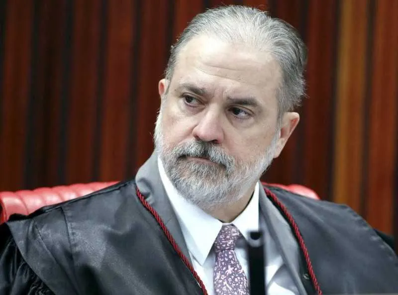  Aras procurou fazer contatos políticos próximos ao círculo do presidente 