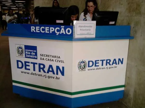 As placas foram furtadas de um posto de vistoria de São João de Meriti 